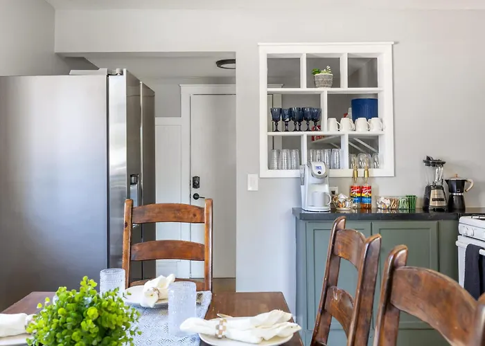 Scenic Mountain Getaway By The Park Holiday home